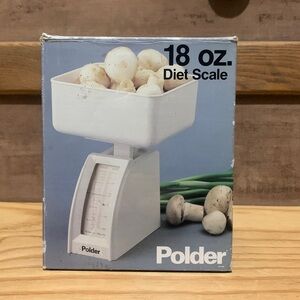 Polder 18 oz scale. Vintage plastic scale in box.
